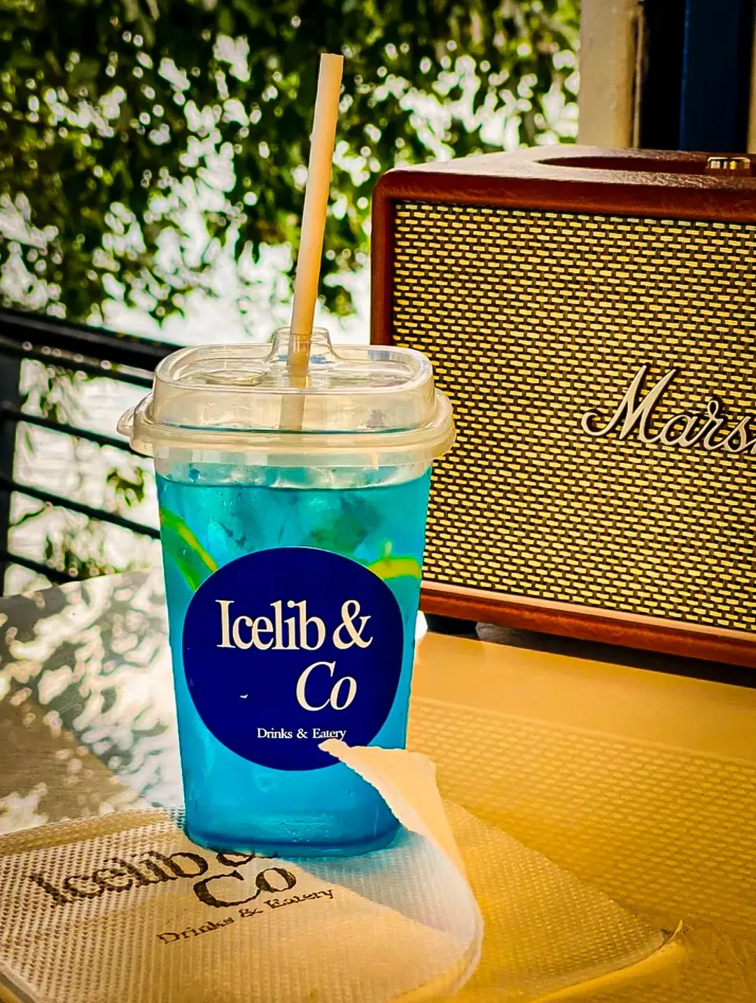 A Blue Ocean mojito in an Icelib & Co cup beside a vintage speaker
